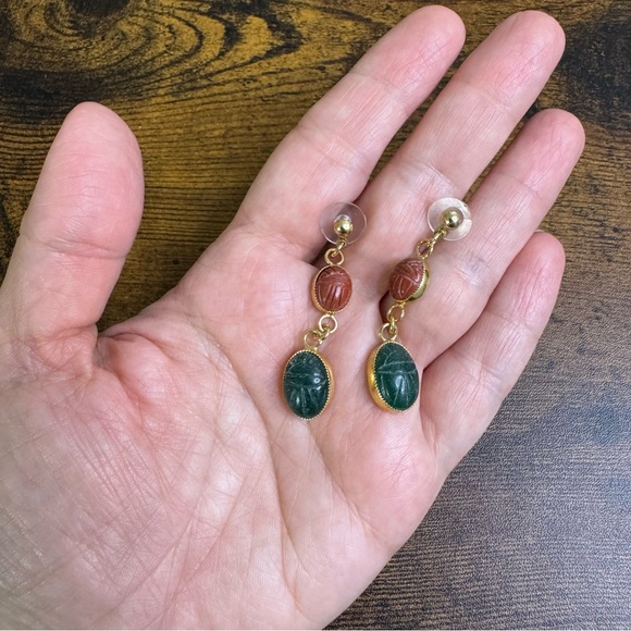Carved Scarab Beetle Earrings Green and Red Chalcedony Gold Tone Dangle Posts - Picture 8 of 8